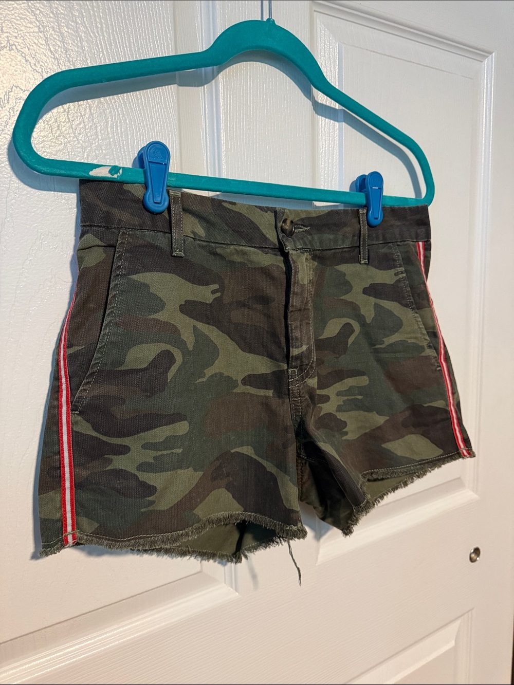 EUC Sundry Green Camo Denim Shorts with Red Stripe size 25